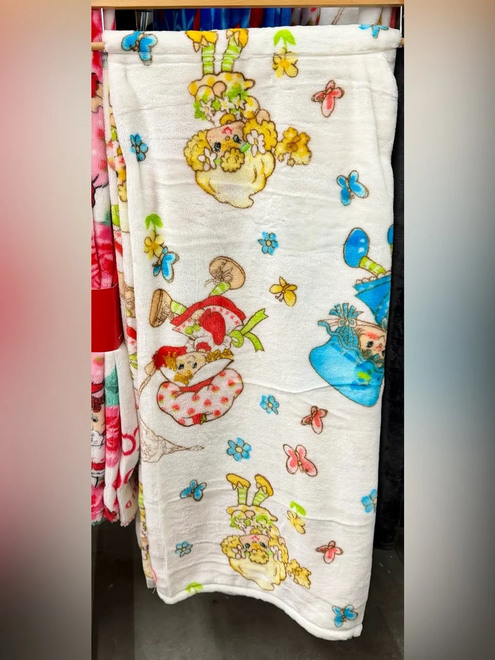 Strawberry shortcake plush blanket throw